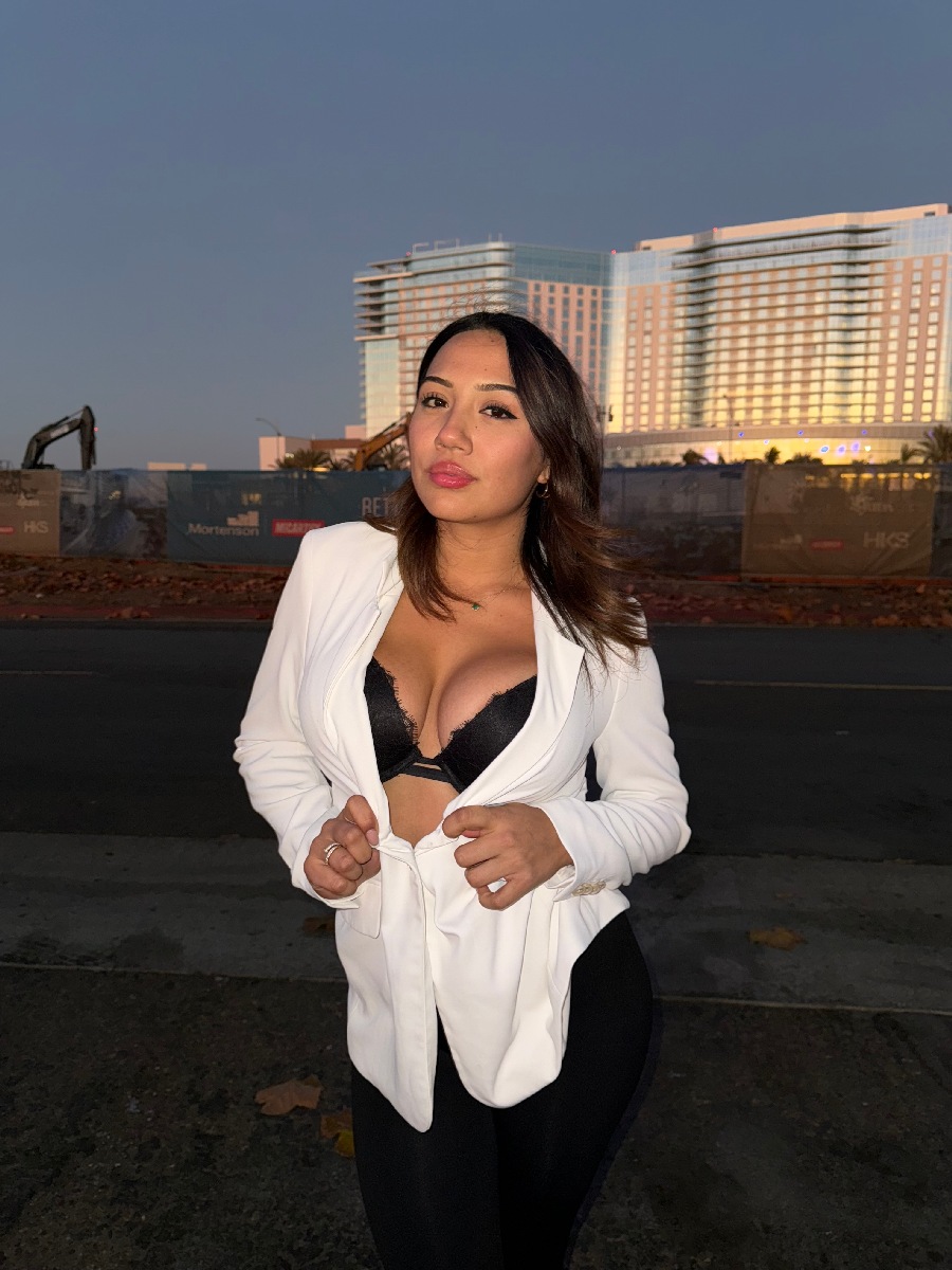 Take a pause and enjoy Ali Cruz — streaming from Dallas