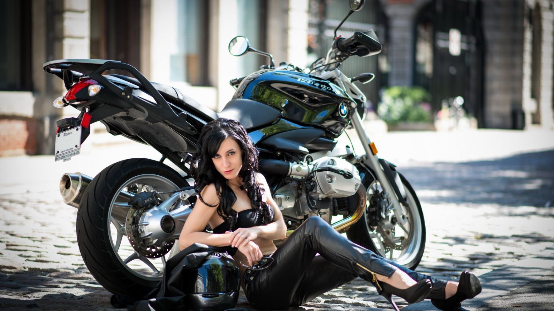 Fresh photos, fresh mood — European women on bikes online in Dallas