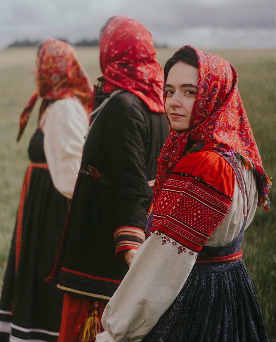 Women in Slavic costumes’s look of the day — catch her live in Dallas