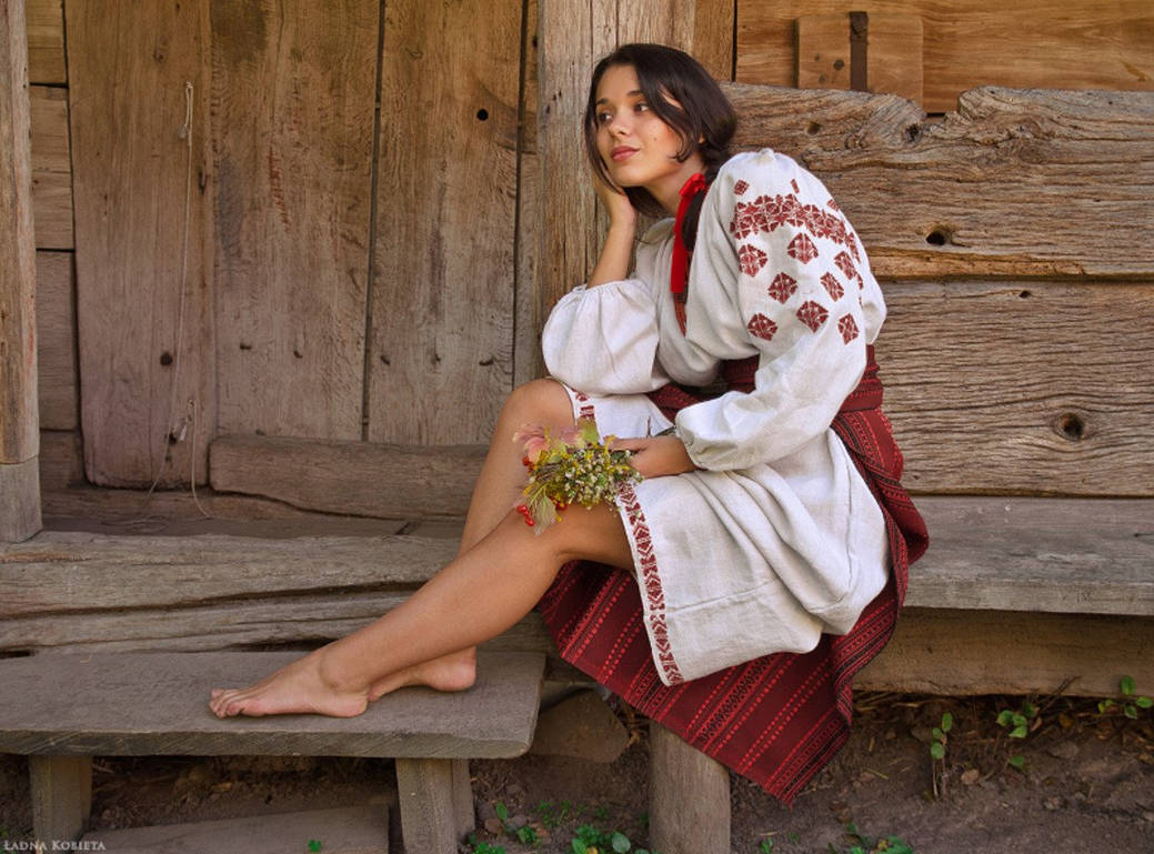 Fresh photos, fresh mood — Women in Slavic costumes online in Dallas