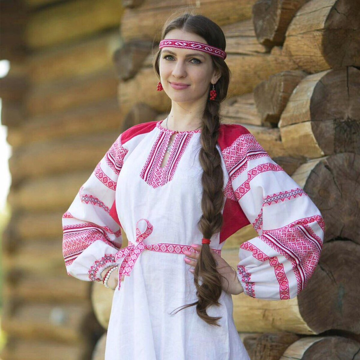 Girls in Slavic costumes brings the glow — live moments in Dallas